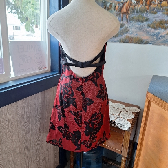 CO Strapless Burgundy/Red and Black Floral Dress, Size 8, RN#66170 - Picture 8 of 16